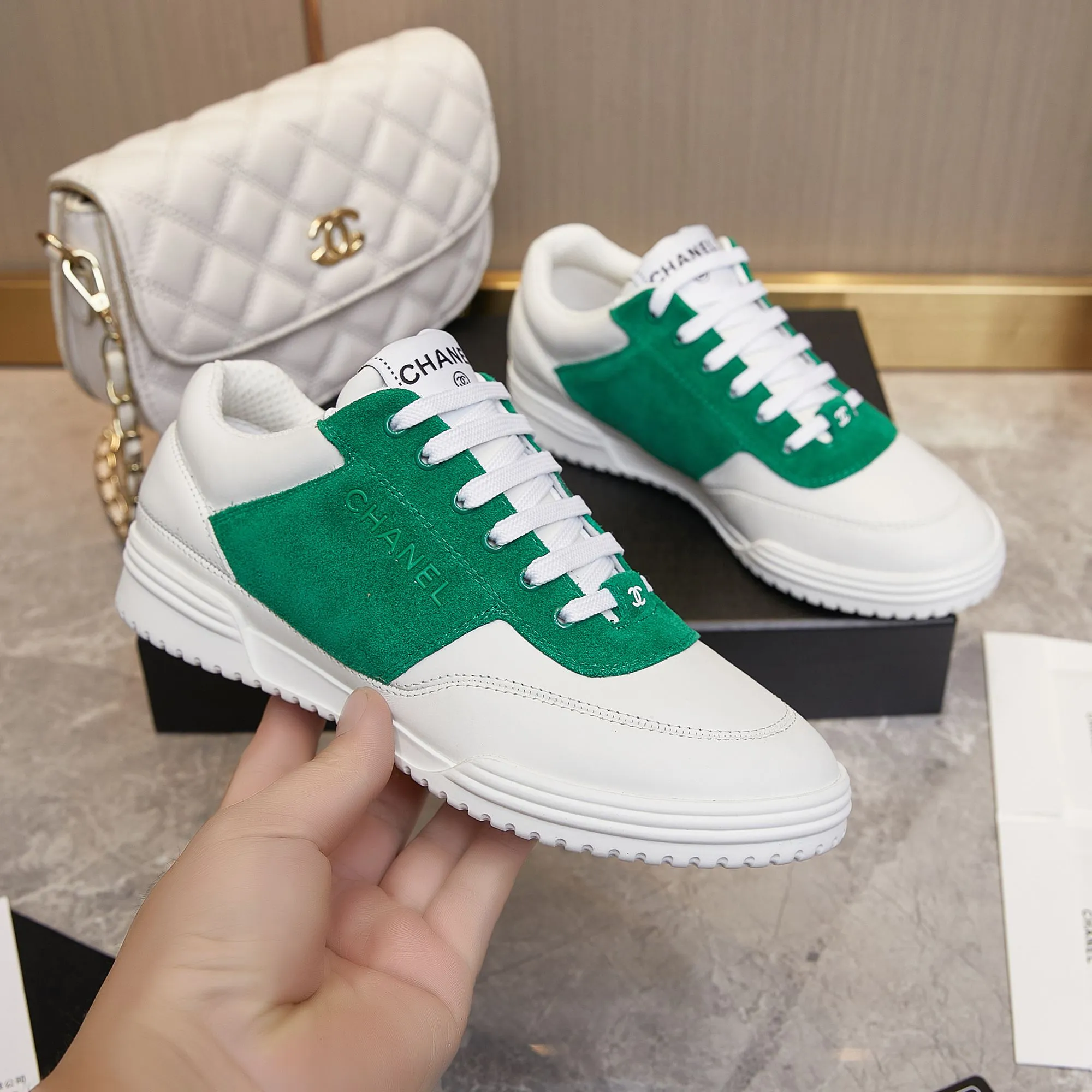 👟👟Ex-factory price 500👟👟 Chanel Chanel - 2023 counter top casual sports shoes This classic design; the upper is electro-embroidered with a variety of craftsmanship; the outsole is fashionable and sporty; it is extraordinary and incorporates a variety of color matching elements... The diversified mix and match is very beautiful and versatile, casual, fashionable, sports and outdoor can be taken into account... ꫛꫀꪝ Go➫ Material: ❶Upper is made of: Original imported cowhide ❷The inner lining is made of: original imported breathable mesh ❸Outsole is based on: original TPU combination outsole Special counter boutique packaging complete set for women 35–41